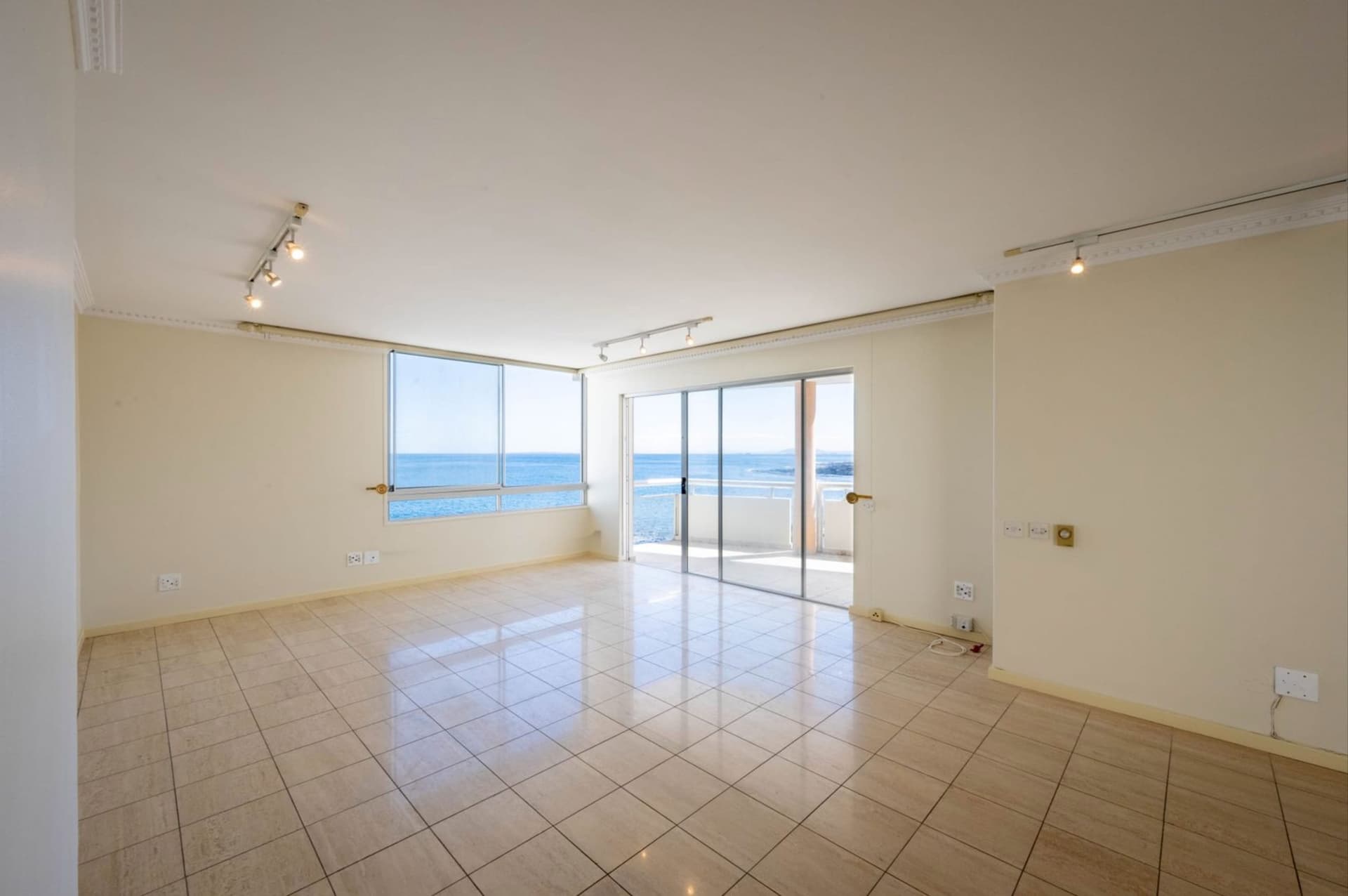 Empty room before virtual staging