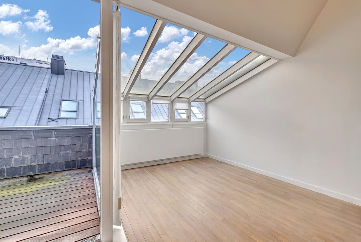Attic room with a glass roof after the furniture was removed with AI