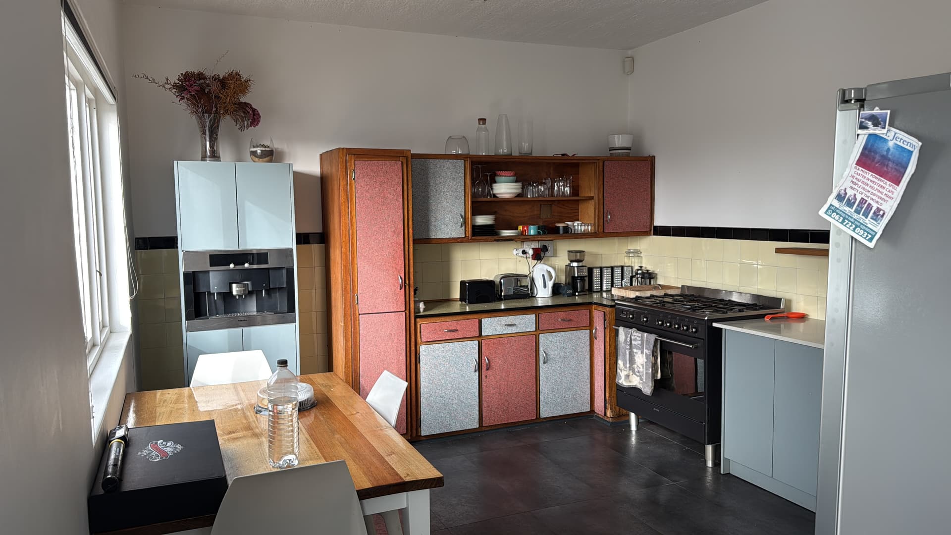 Kitchen: natural light lifted, casts removed (before)