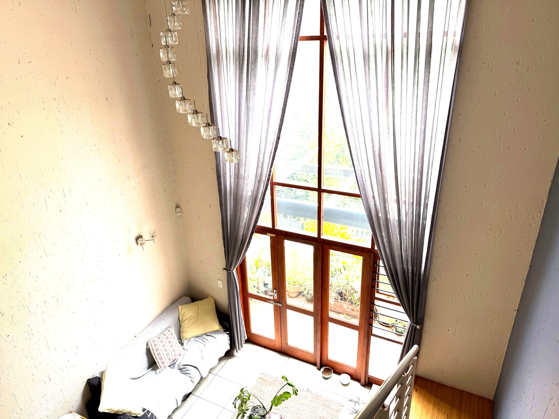 Airbnb bedroom with strong yellow color cast from indoor lighting